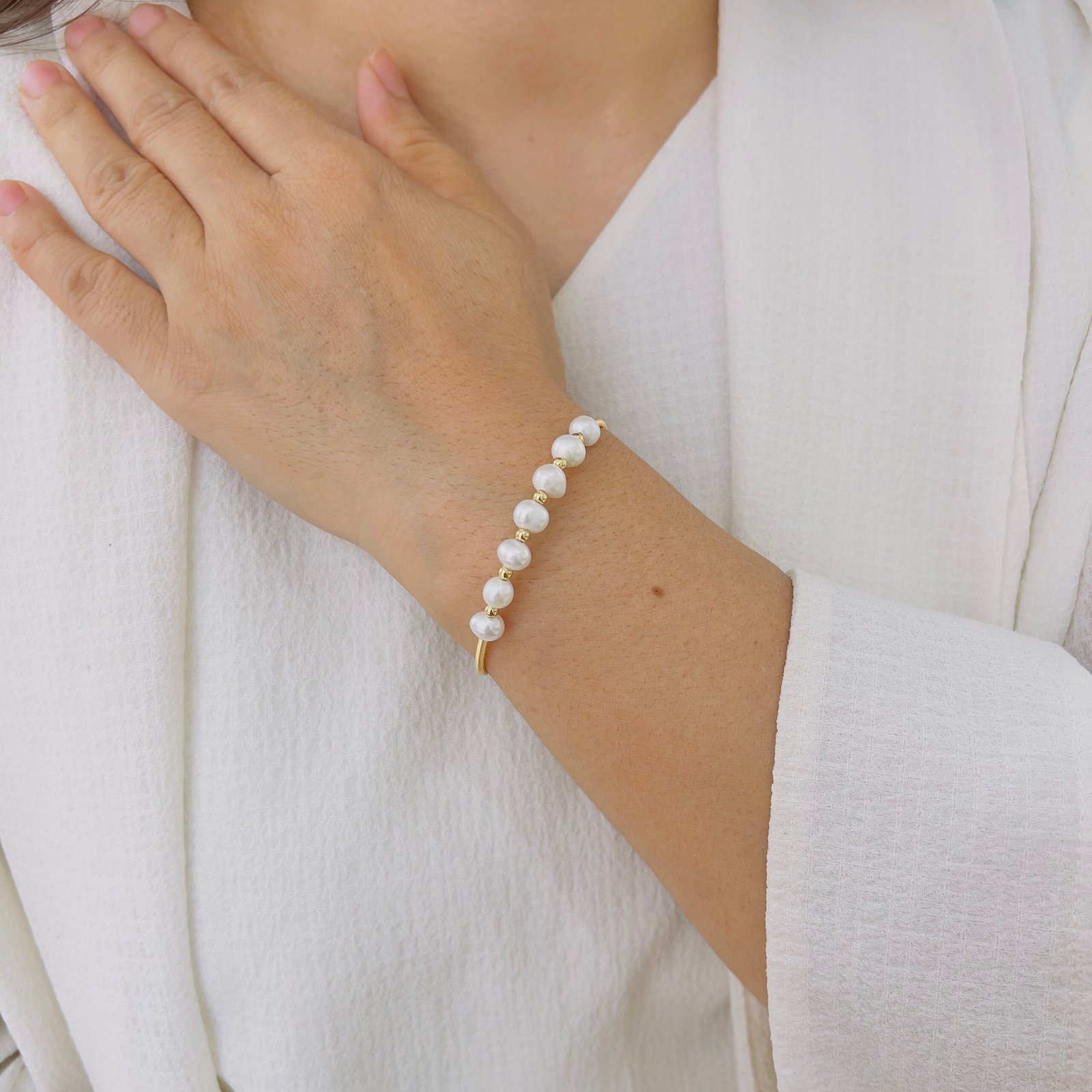 Timeless Pearl Bracelet for Subtle Luxury