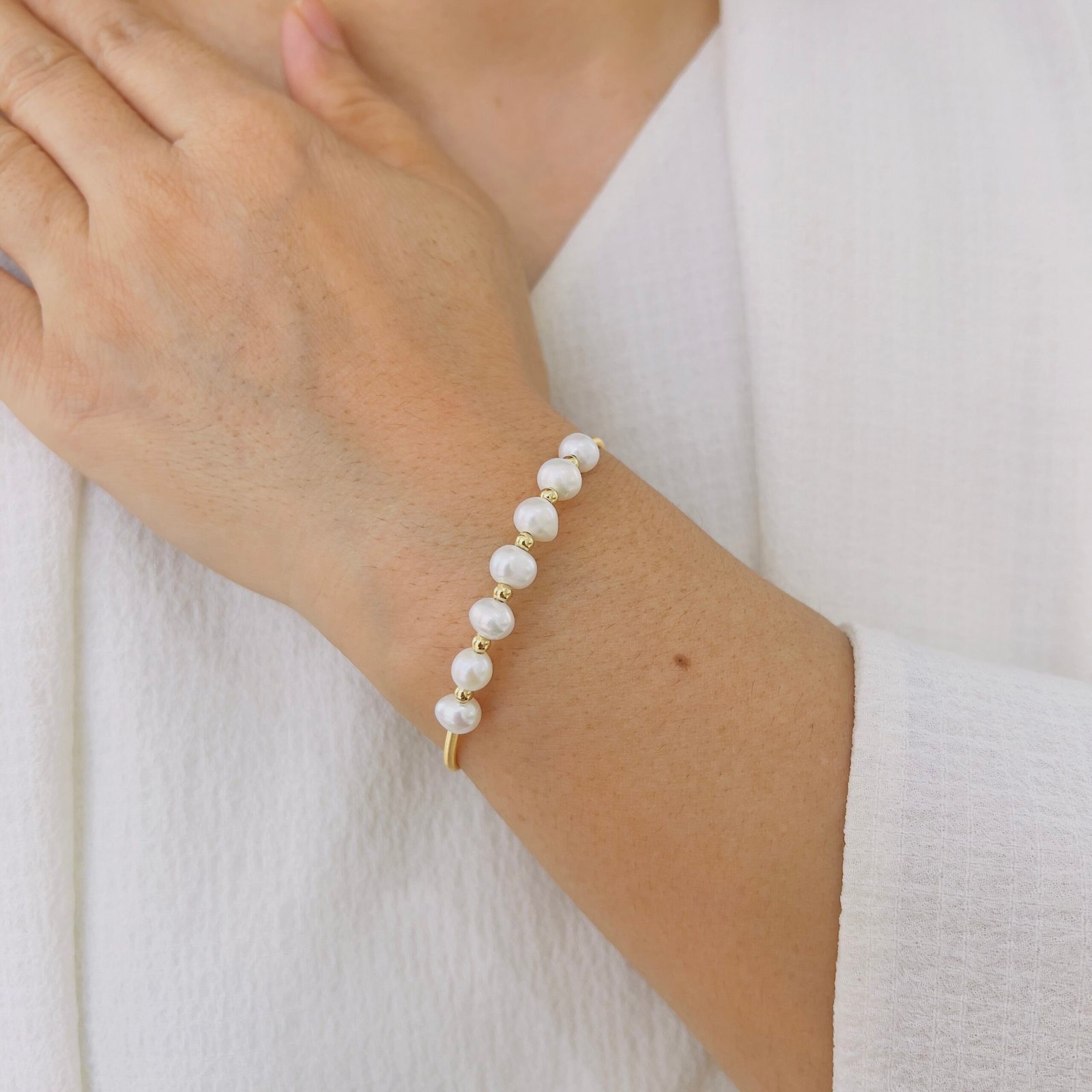 Timeless Pearl Bracelet for Subtle Luxury - Image 3