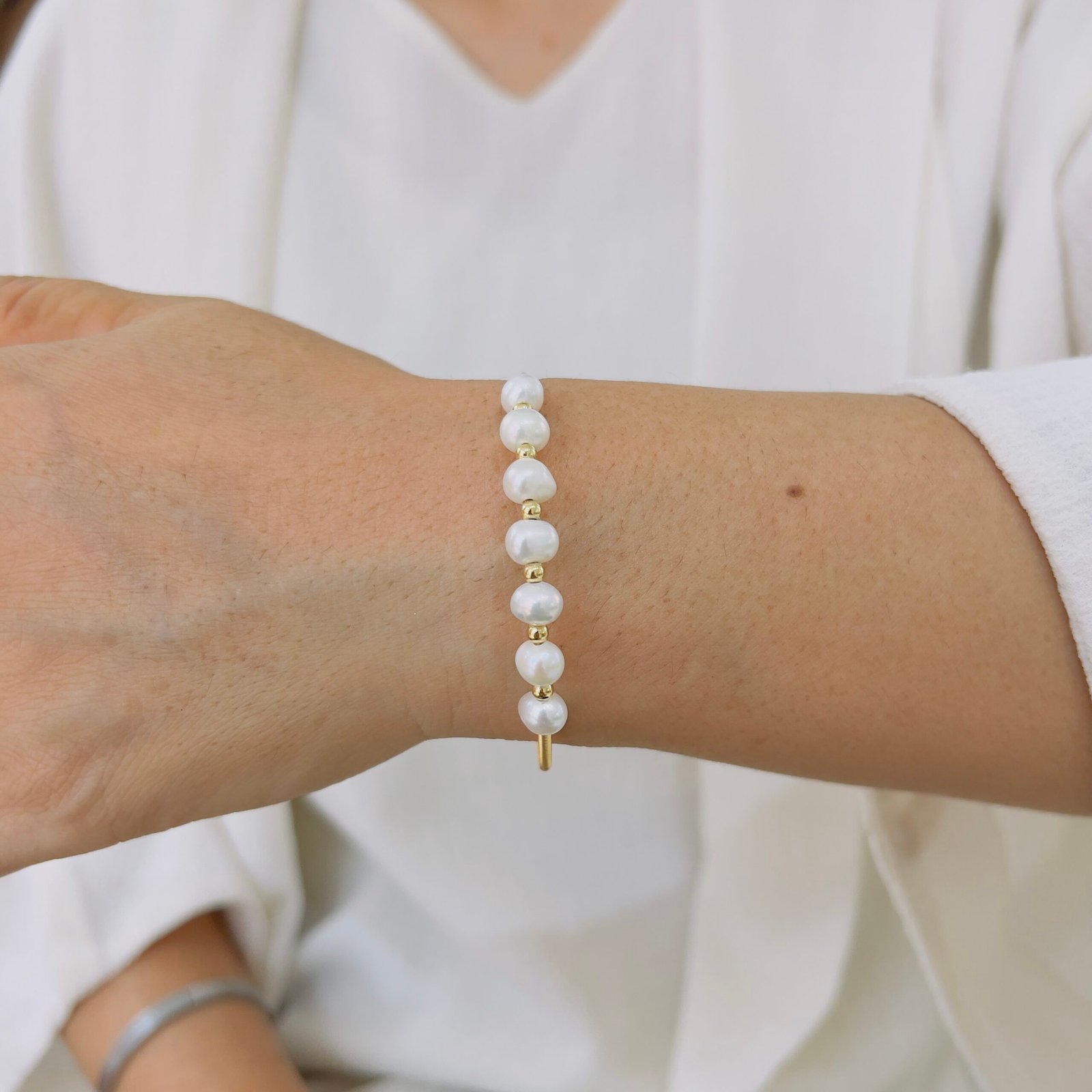 Timeless Pearl Bracelet for Subtle Luxury - Image 2