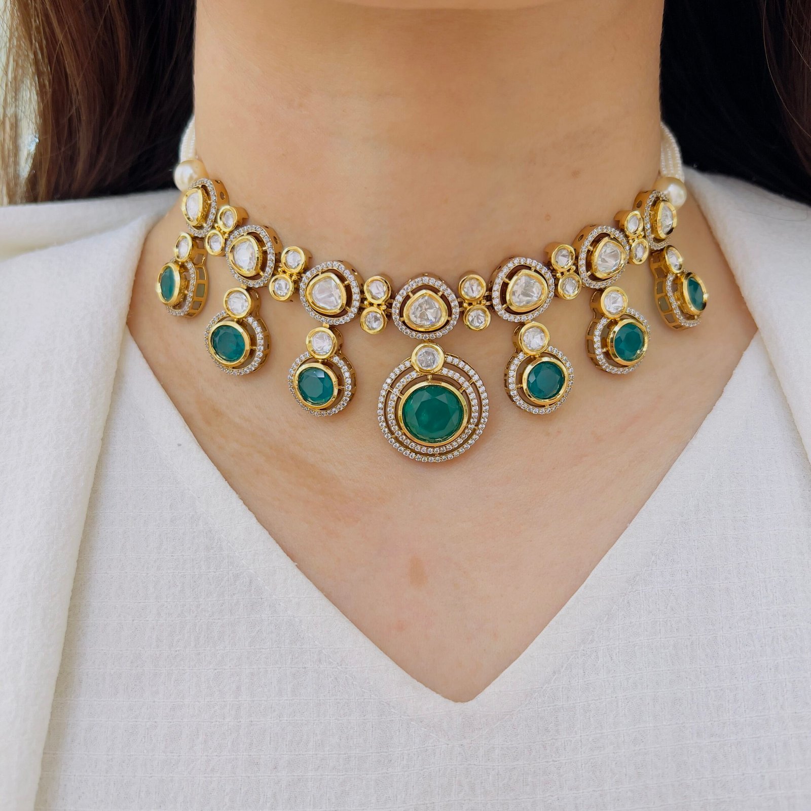 Graceful Vintage Necklace Set with Statement Design