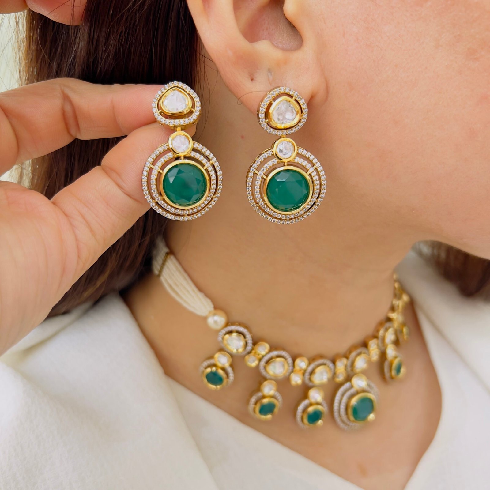 Graceful Vintage Necklace Set with Statement Design - Image 2