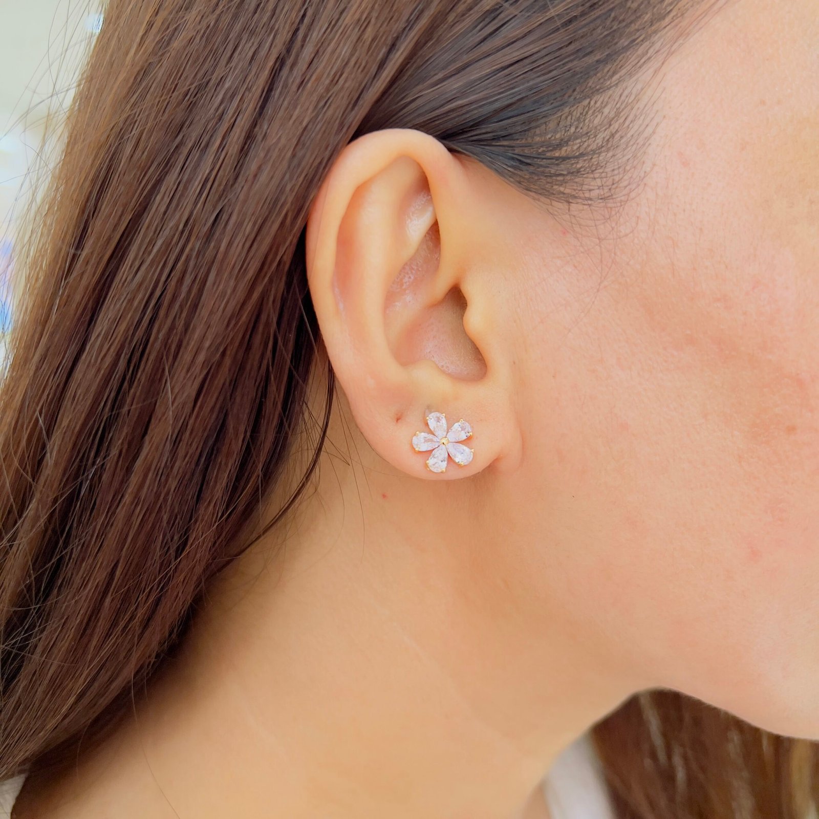 Floral Invisible Diamond Chain Set – Effortless Elegance in Every Detail - Image 3