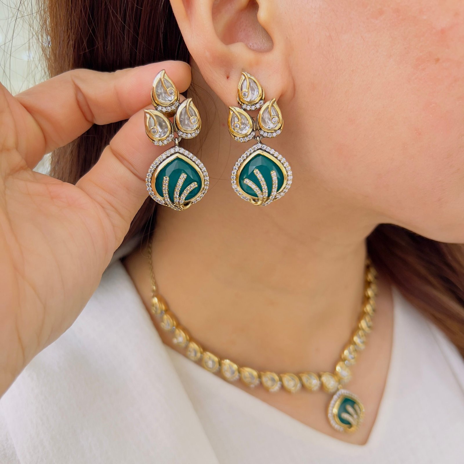 Emerald Teardrop Polki Necklace & Earring Set - Image 2