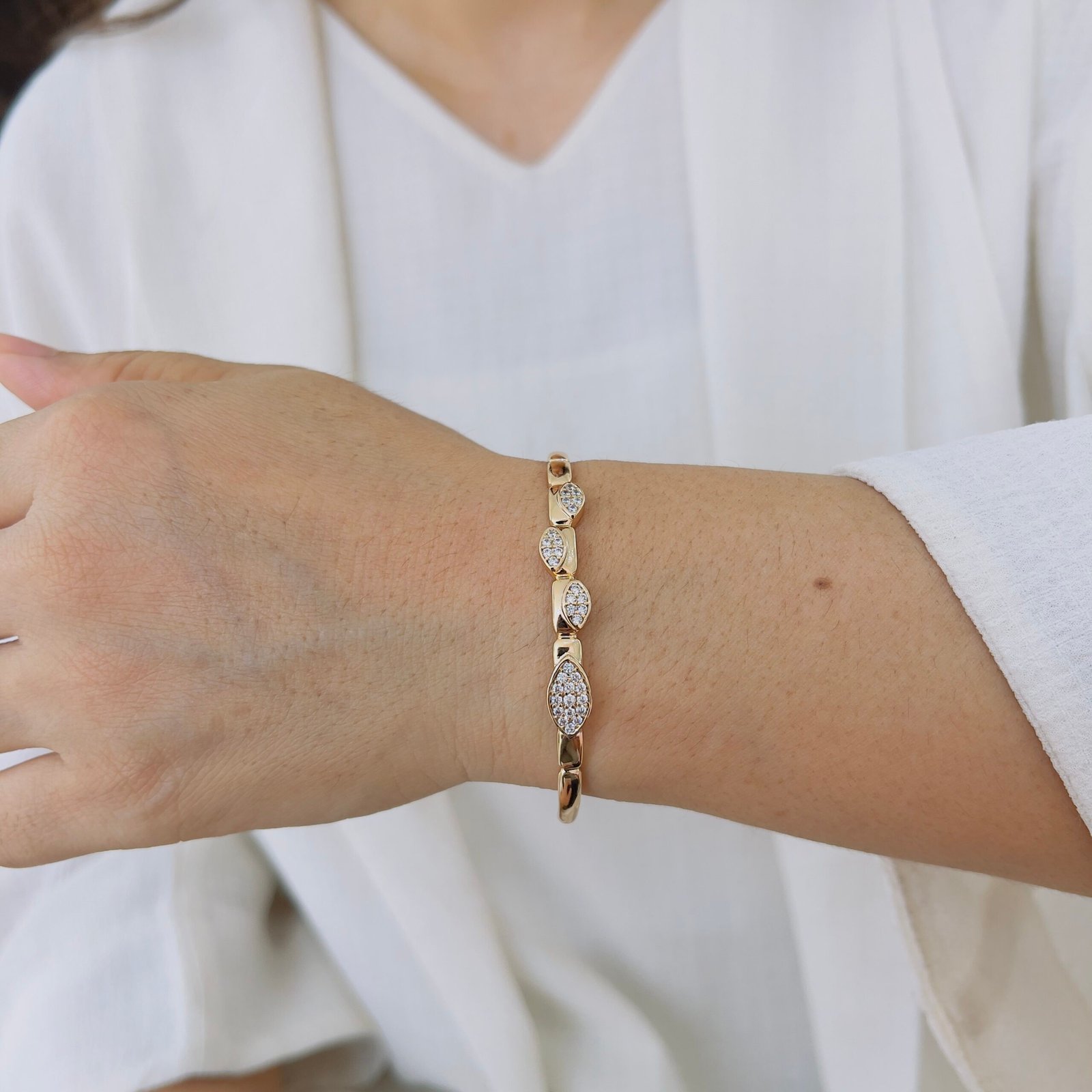 Effortless Style Bracelet for Work & Daily Wear - Image 2