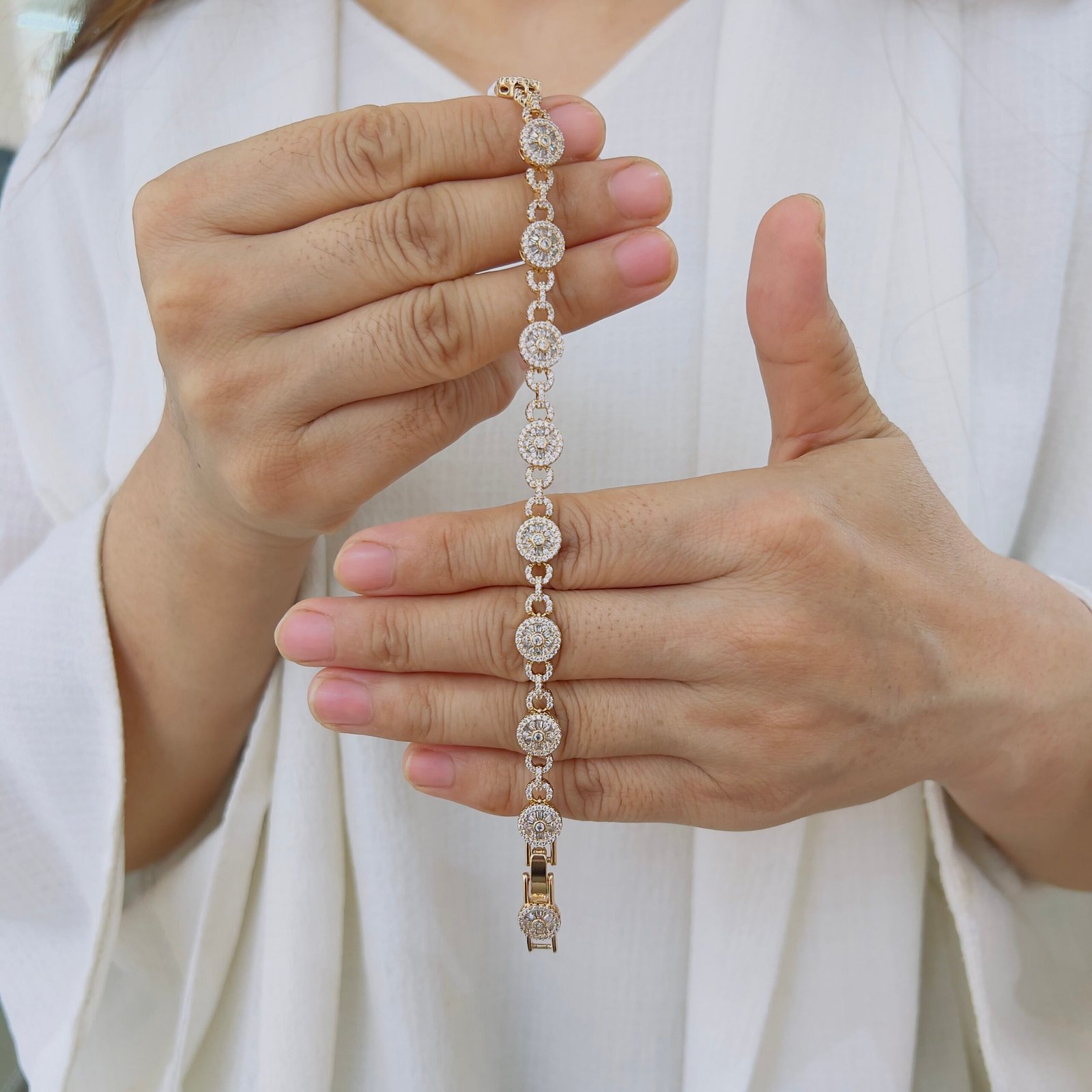 Minimal Gold Bracelet for Daily & Office Wear - Image 2