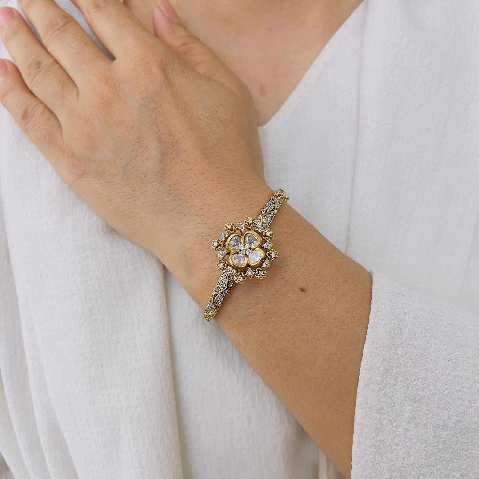 Floral Grace Victorian Kada