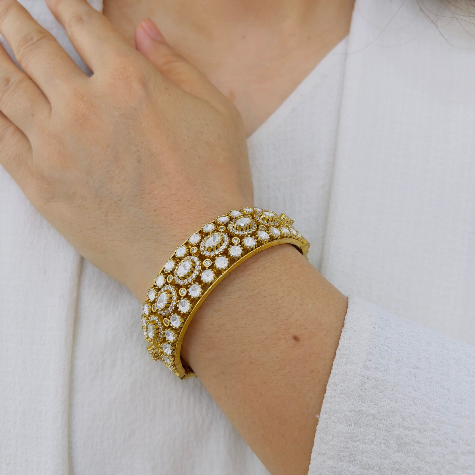 Vintage Elegance: Premium Gold-Plated Emerald & Polki Kada Bangle - Image 4