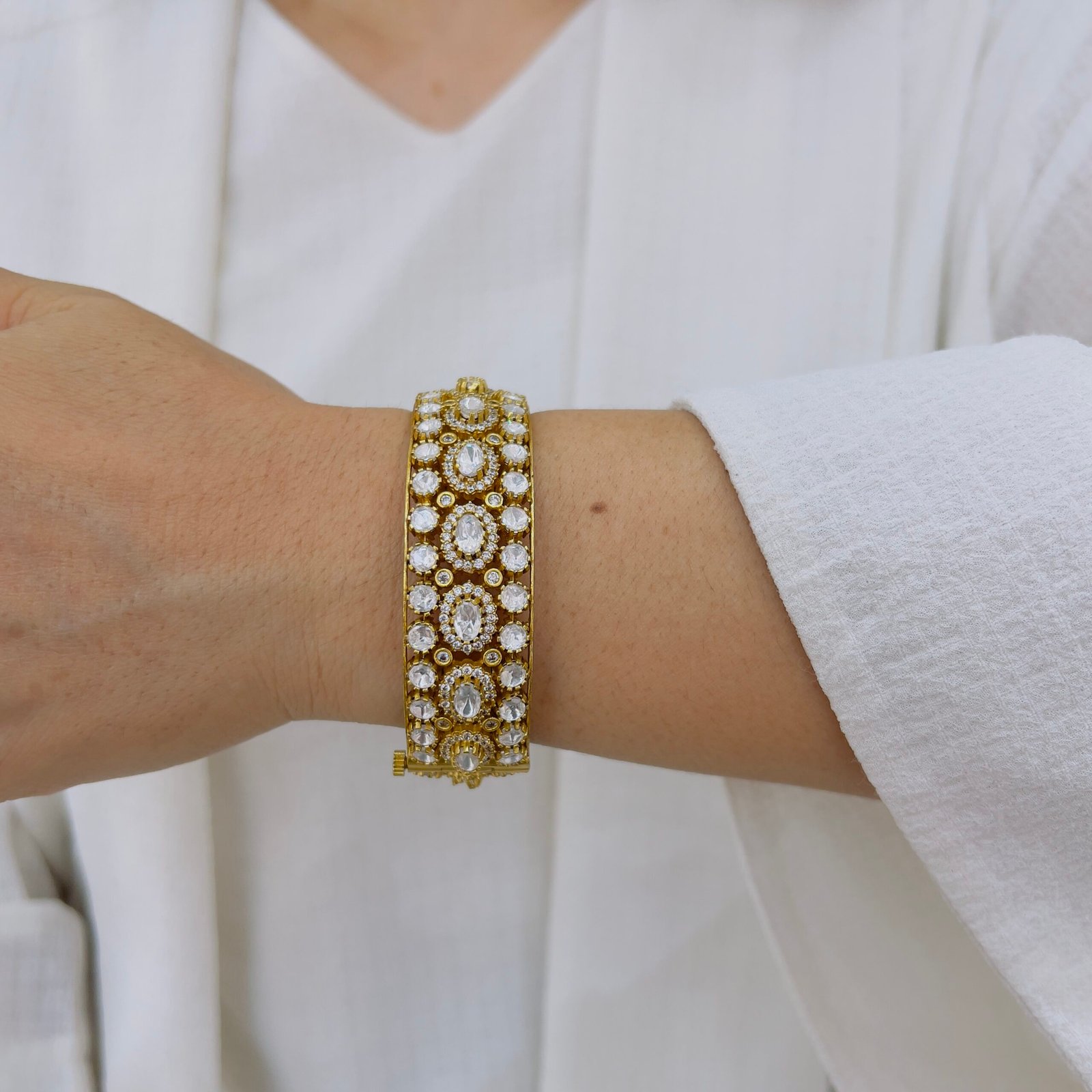 Vintage Elegance: Premium Gold-Plated Emerald & Polki Kada Bangle - Image 5