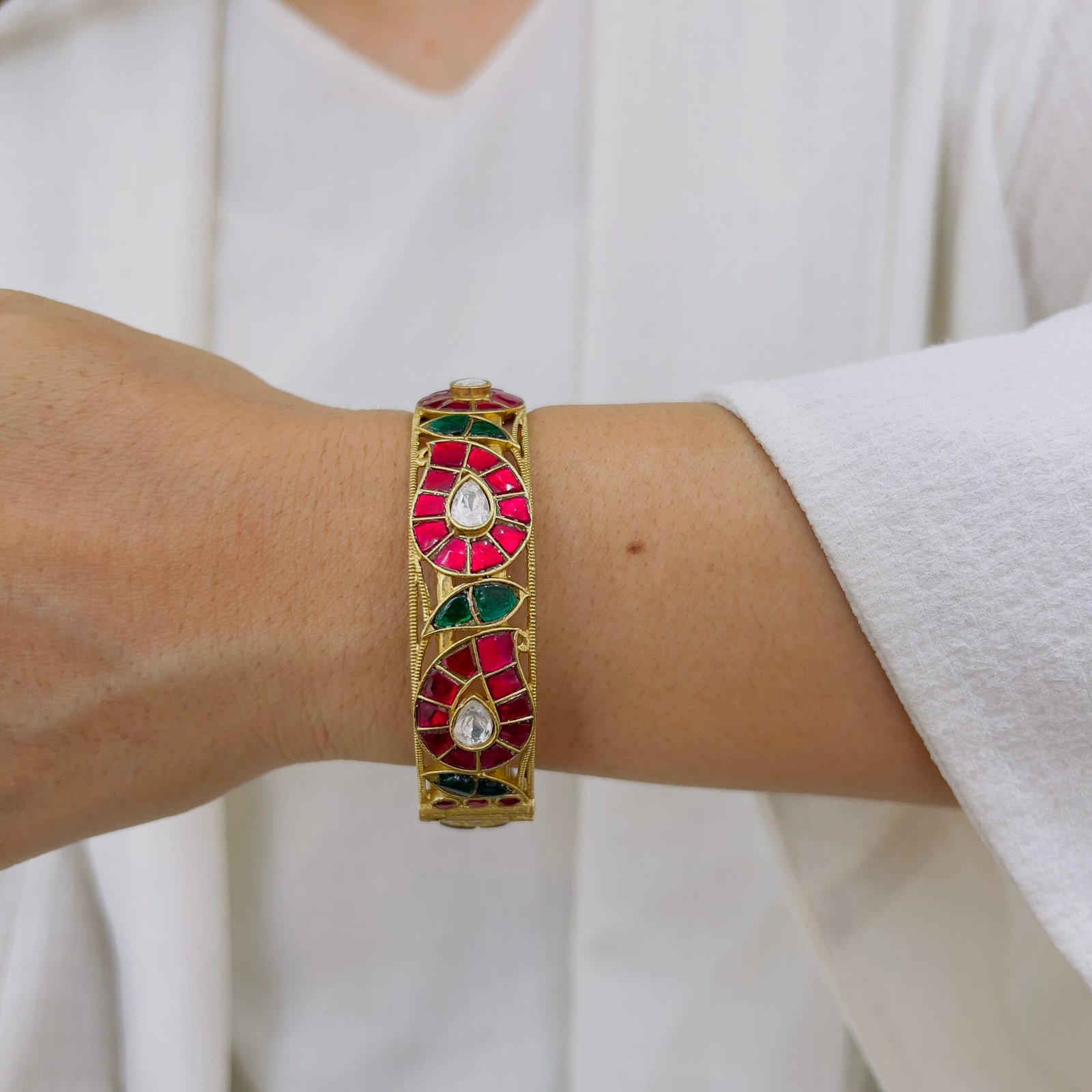 Heritage Luxury: Matte Gold Floral Kemp Kada with Uncut Polki Diamonds - Image 2