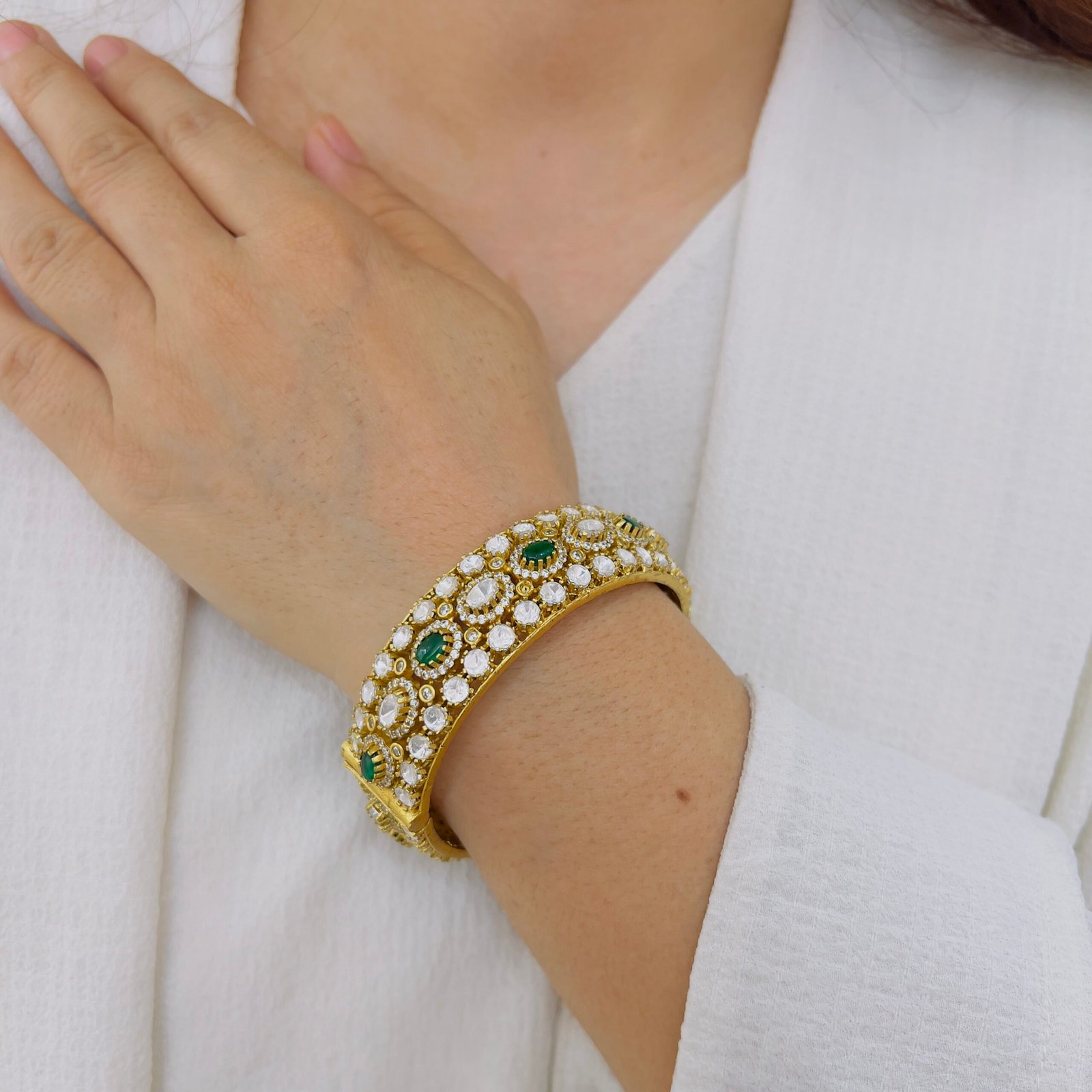 Vintage Elegance: Premium Gold-Plated Emerald & Polki Kada Bangle