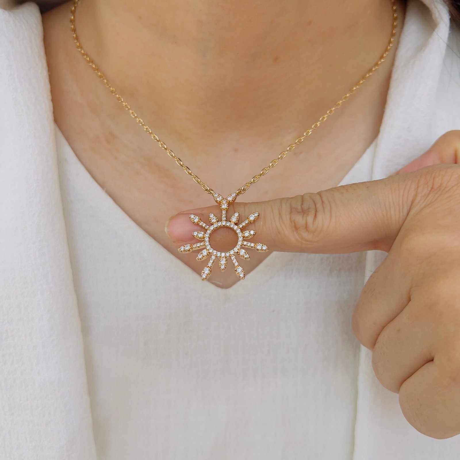 Subtle Sparkle Chain - Image 3