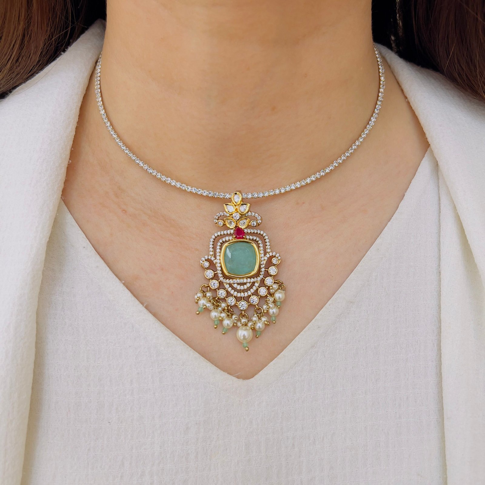Victorian Emerald Pendant Set – Timeless Elegance with Sparkling Diamond Finish - Image 10