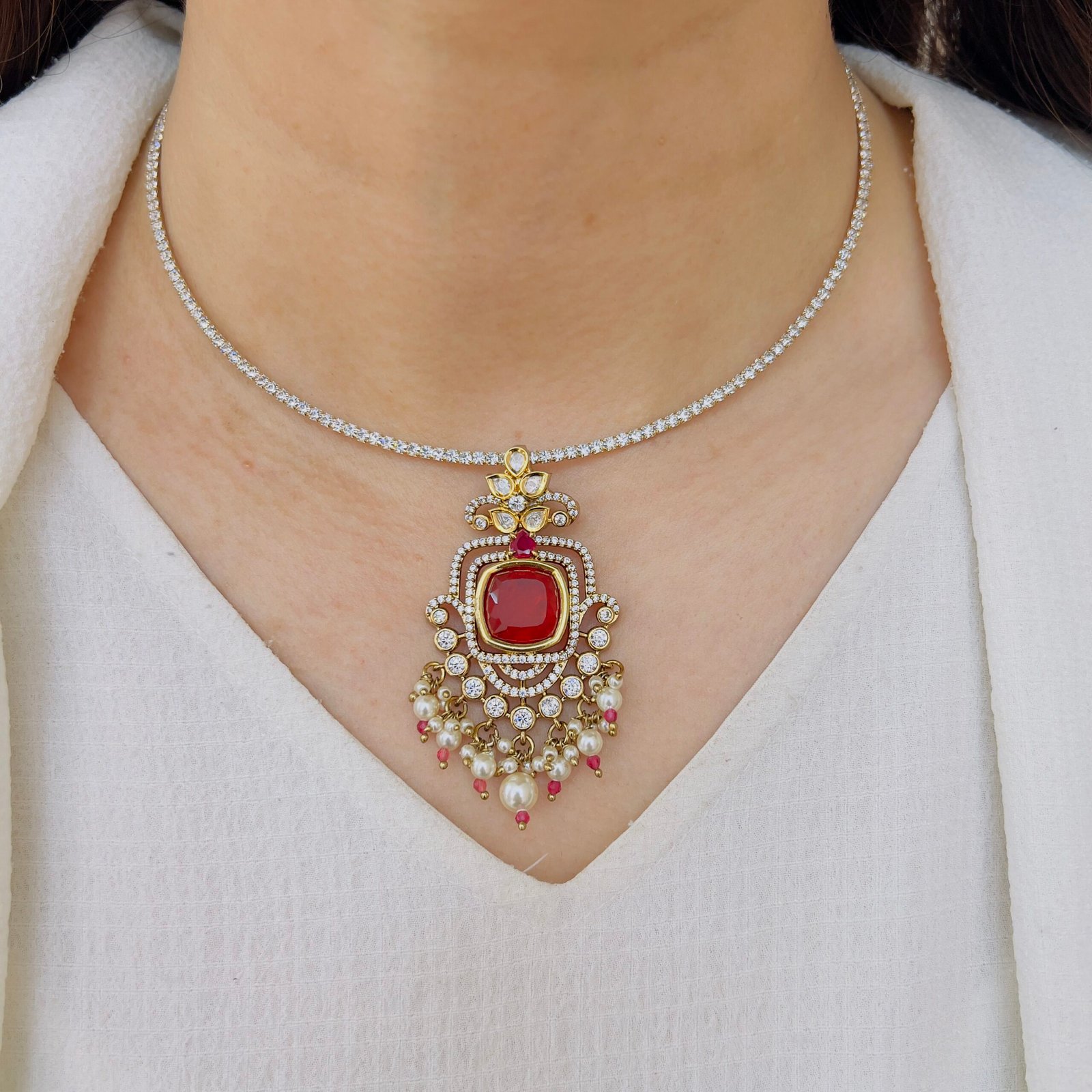 Victorian Emerald Pendant Set – Timeless Elegance with Sparkling Diamond Finish - Image 4