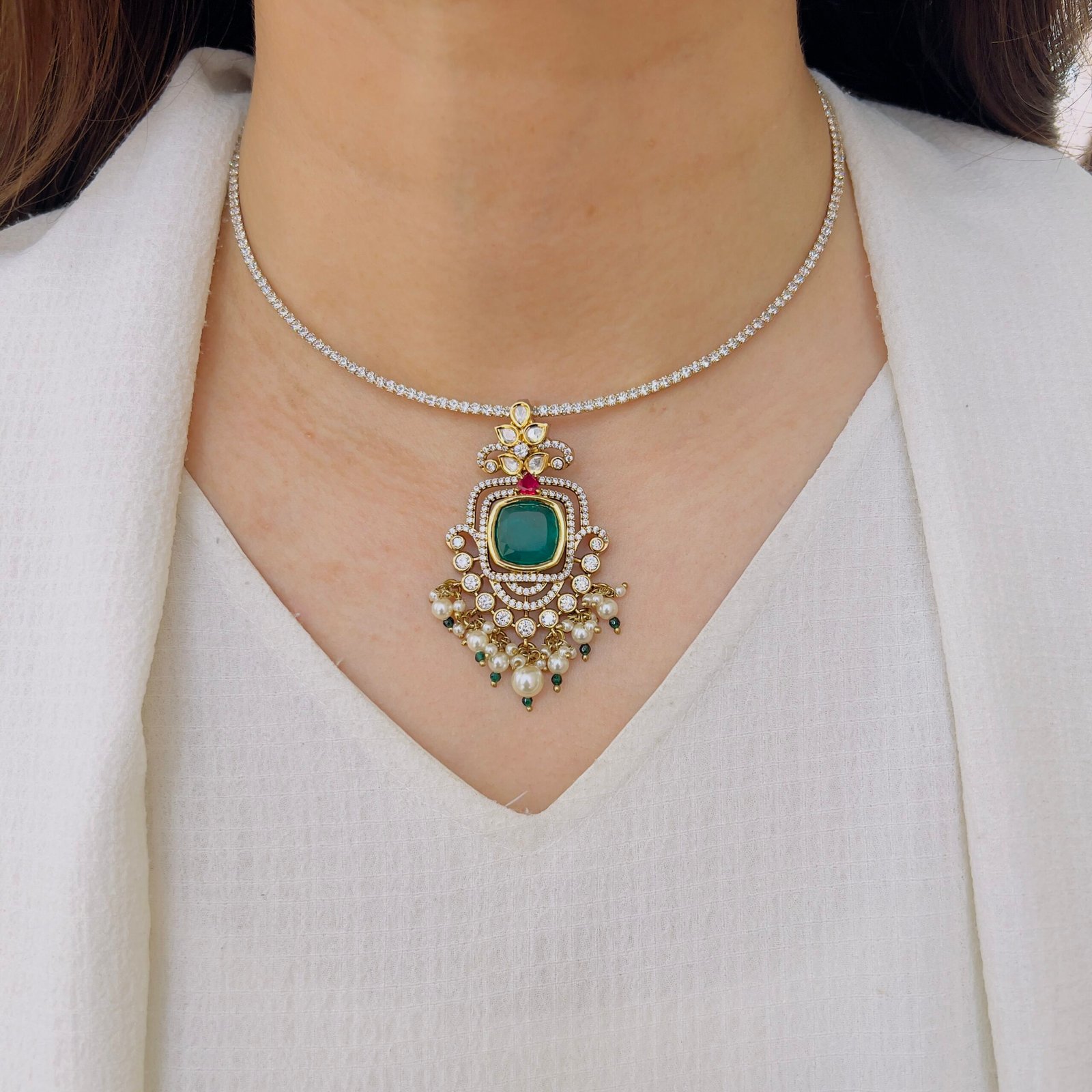Victorian Emerald Pendant Set – Timeless Elegance with Sparkling Diamond Finish