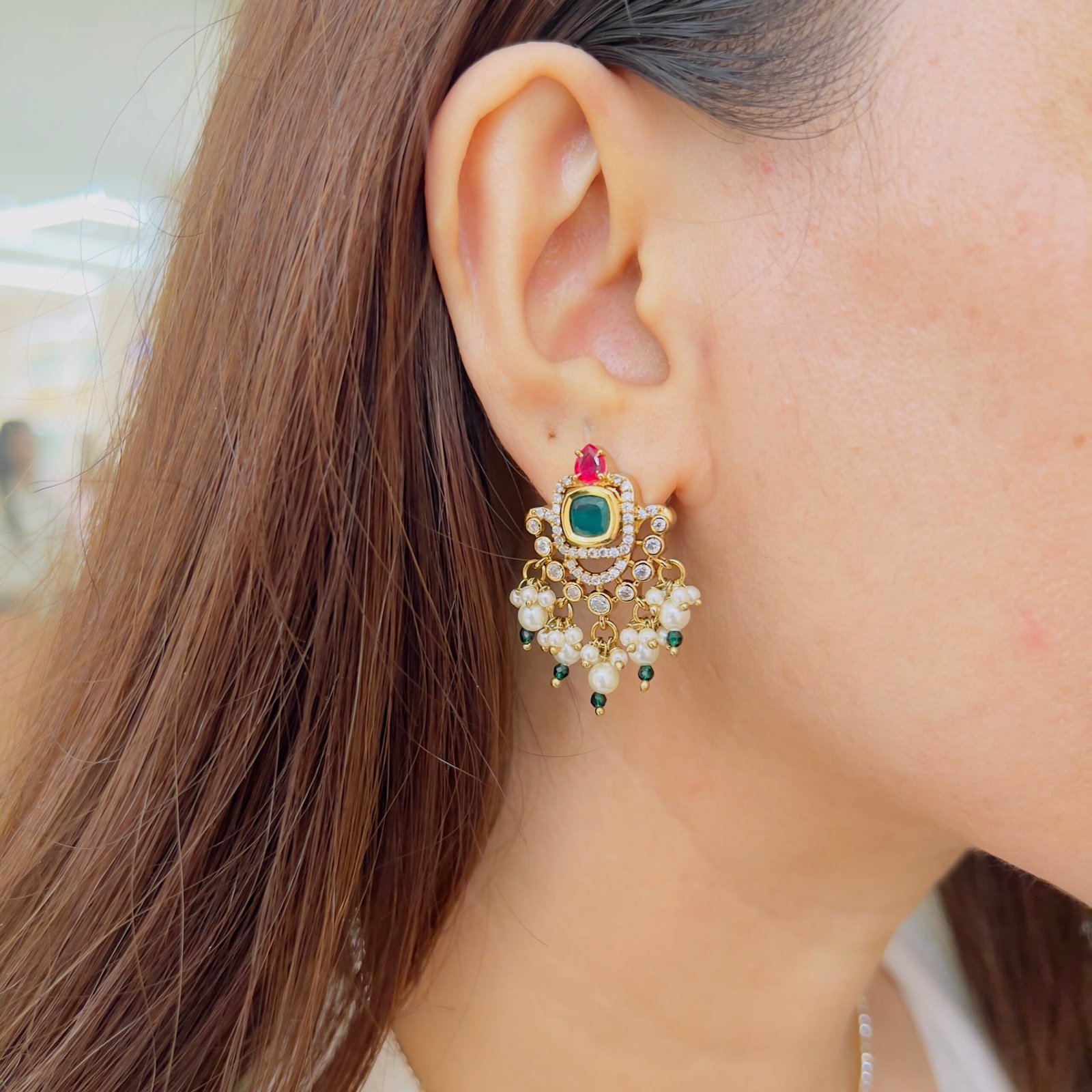 Victorian Emerald Pendant Set – Timeless Elegance with Sparkling Diamond Finish - Image 3