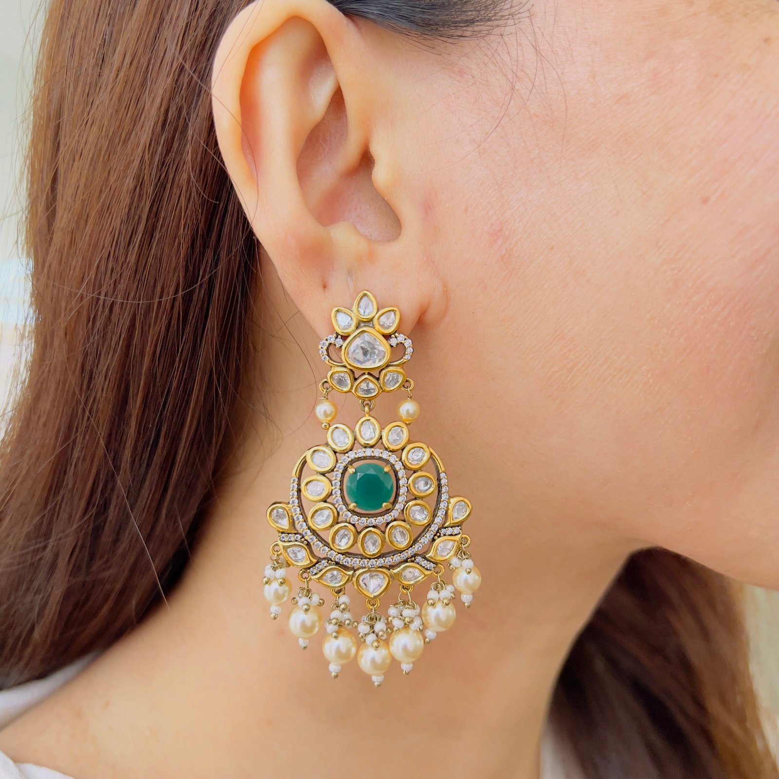 Royal Emerald Victorian Jewellery Set - Image 3