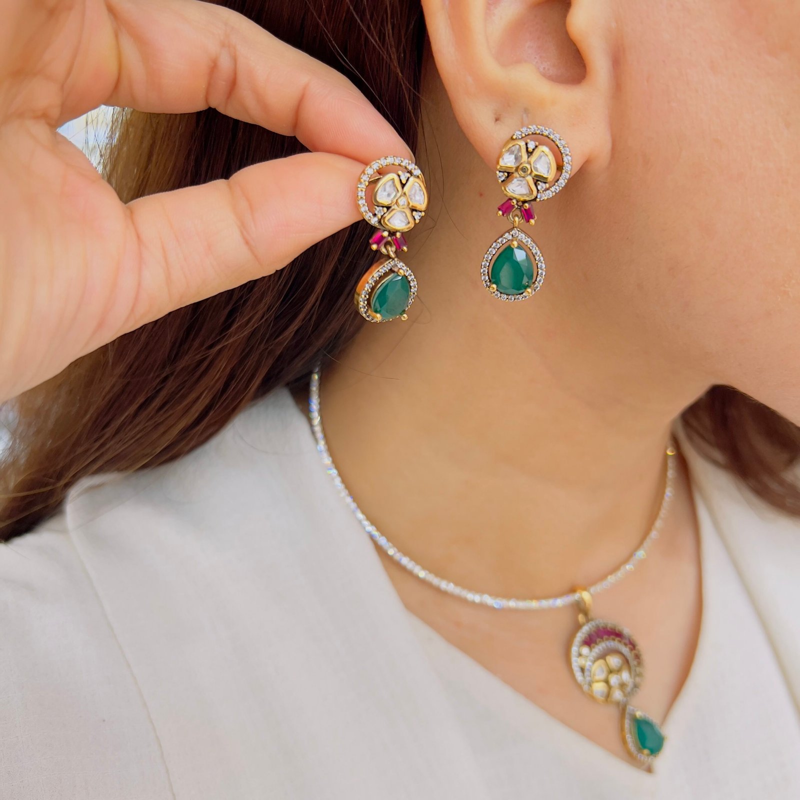 Premium Victorian Pendant Set with Royal Craftsmanship - Image 2