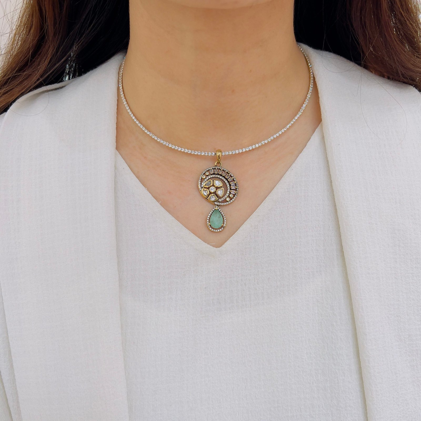 Premium Victorian Pendant Set with Royal Craftsmanship - Image 4