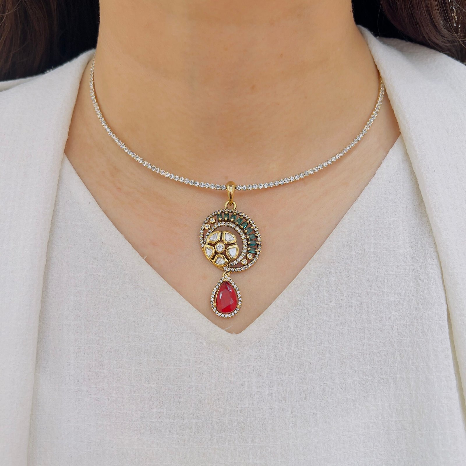 Premium Victorian Pendant Set with Royal Craftsmanship - Image 7