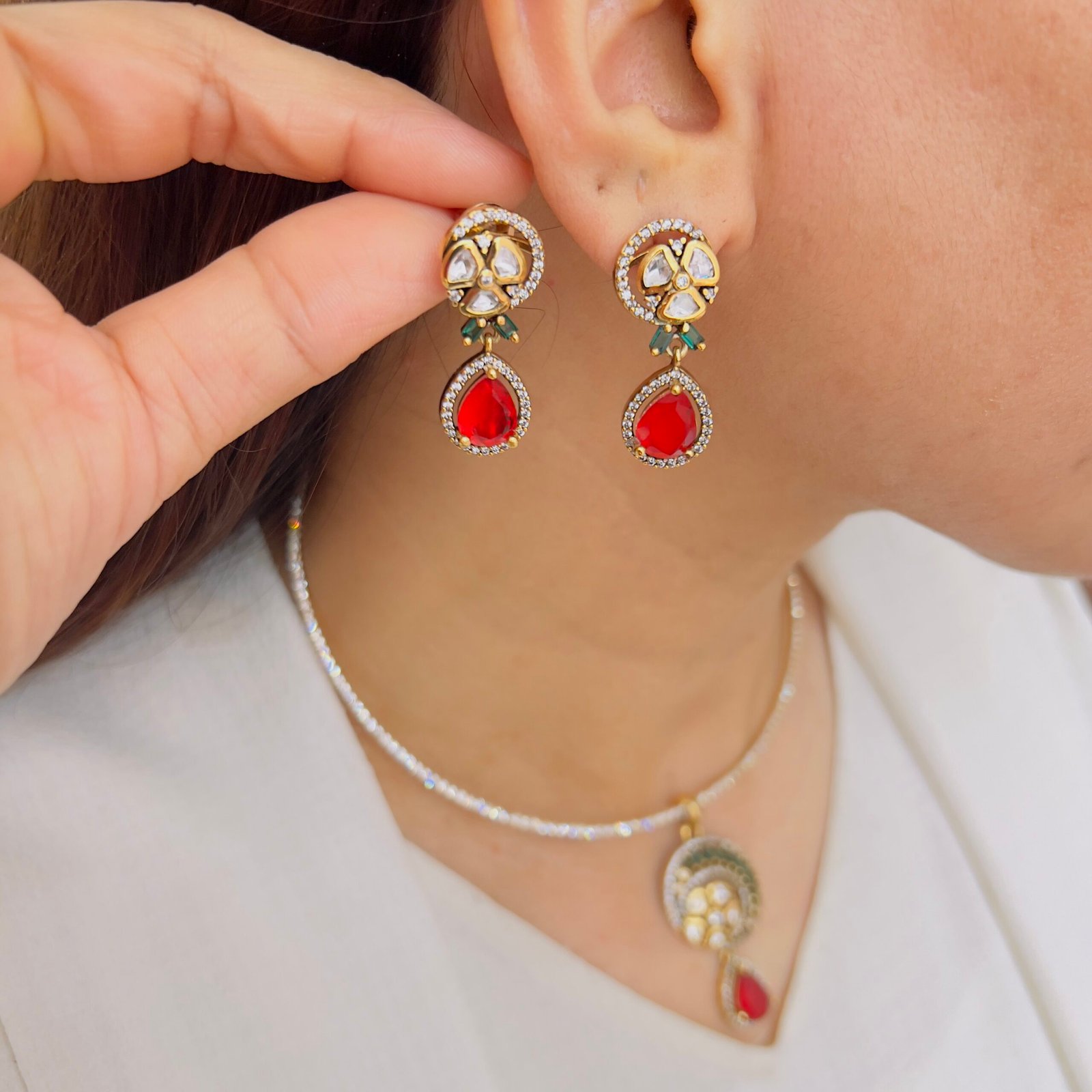 Premium Victorian Pendant Set with Royal Craftsmanship - Image 8