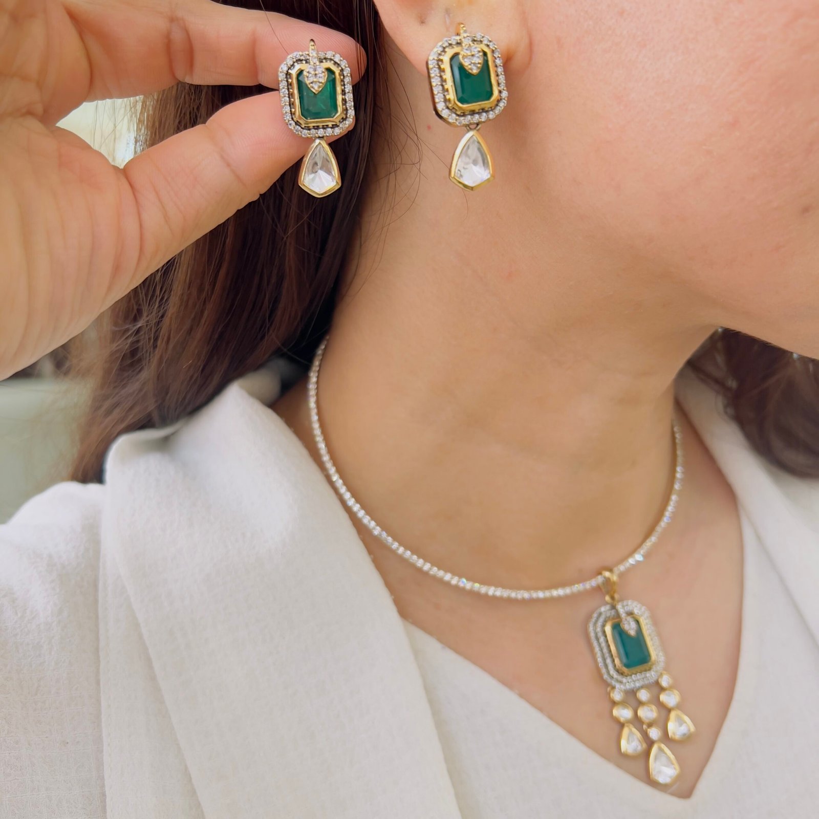 Royal Victorian Pendant Set with Emerald Stone - Image 2