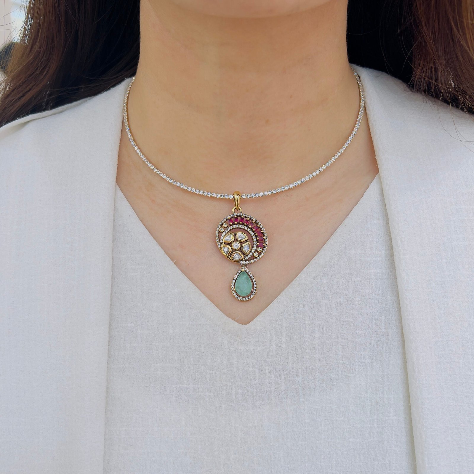 Premium Victorian Pendant Set with Royal Craftsmanship - Image 10