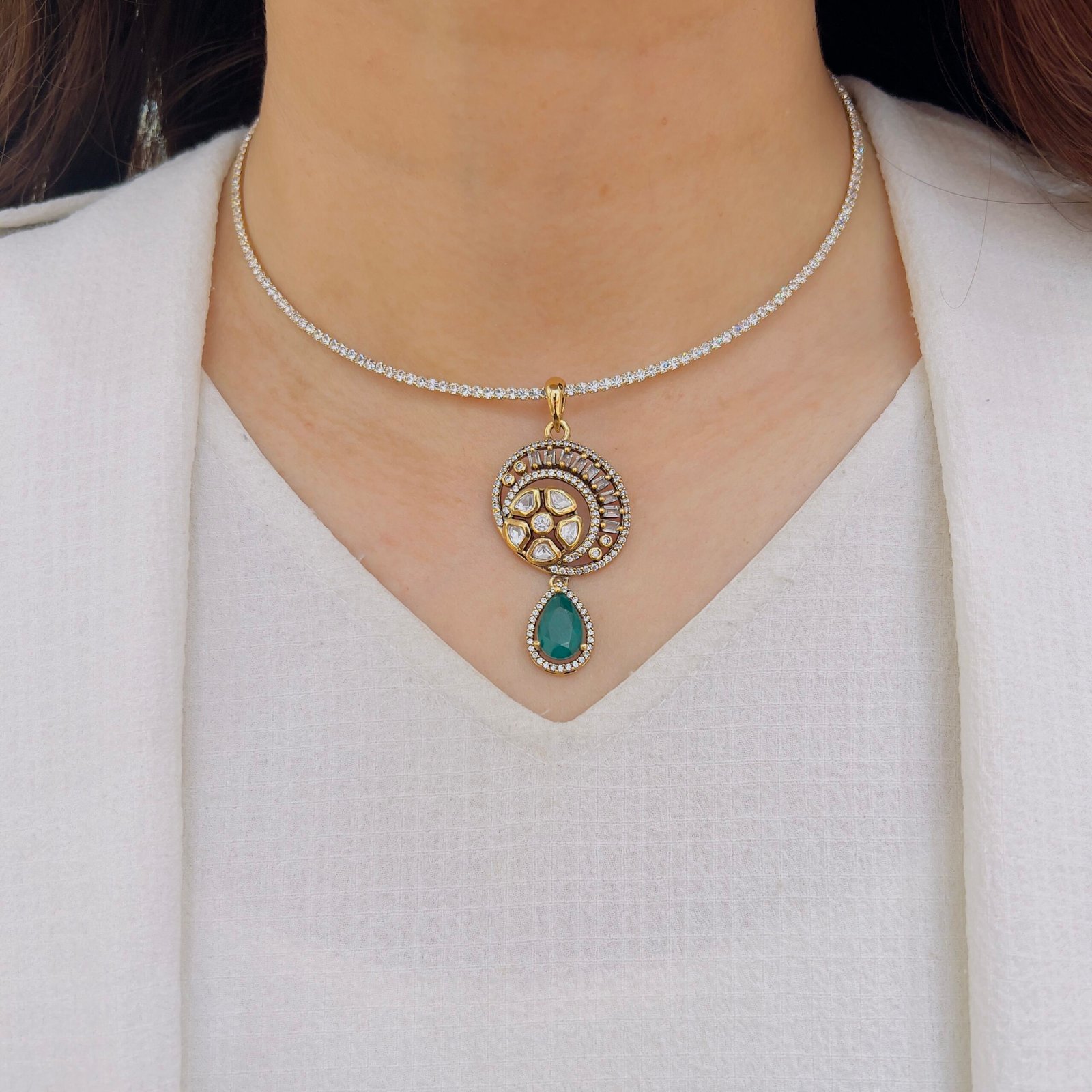 Premium Victorian Pendant Set with Royal Craftsmanship - Image 13