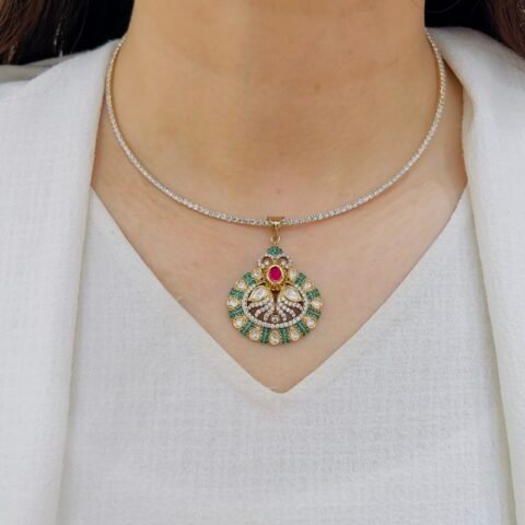 Elegant Victorian Pendant Set for Every Grand Occasion
