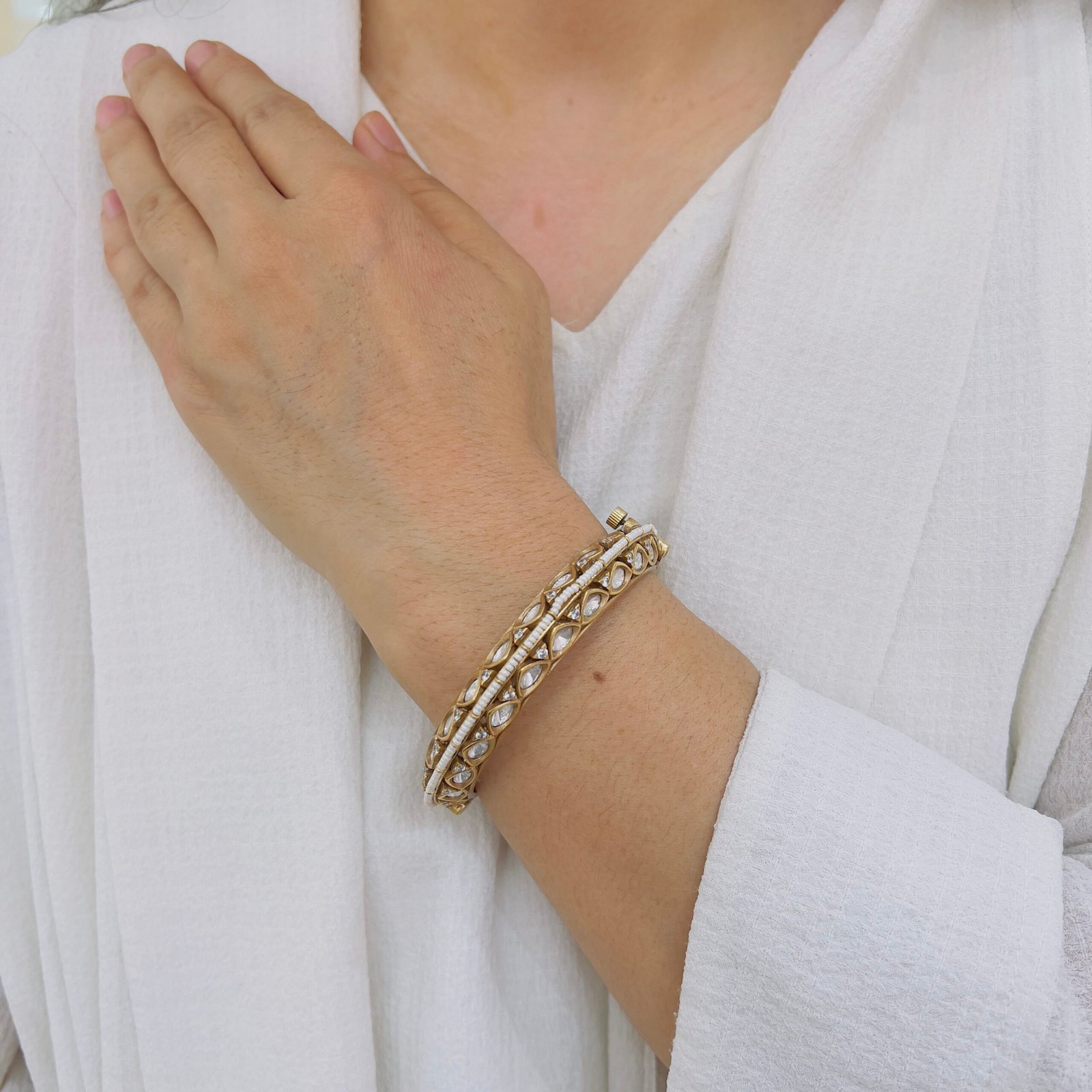Graceful Detailing for Festive Occasions - Image 3