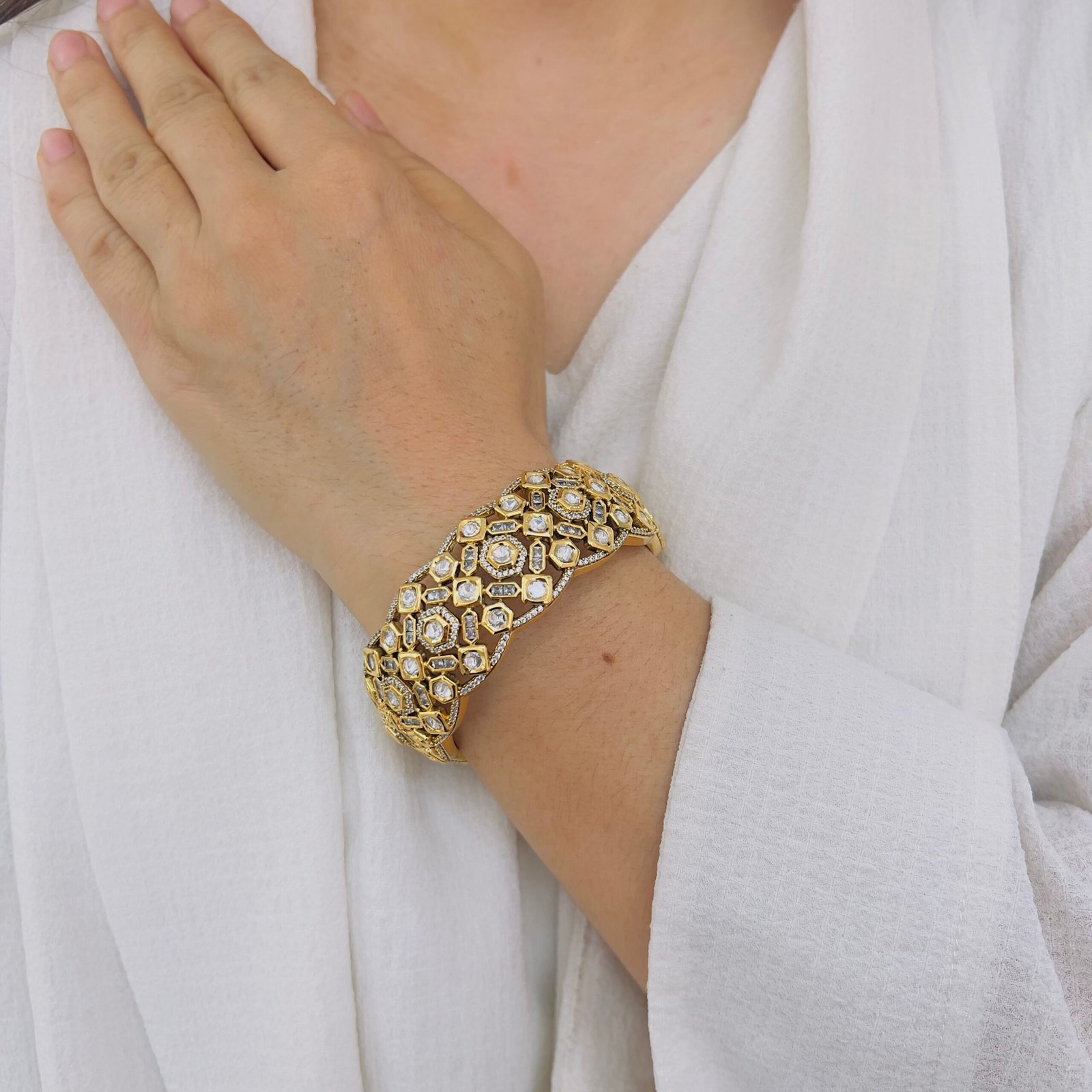 Intricate Craftsmanship for Festive Styling - Image 2
