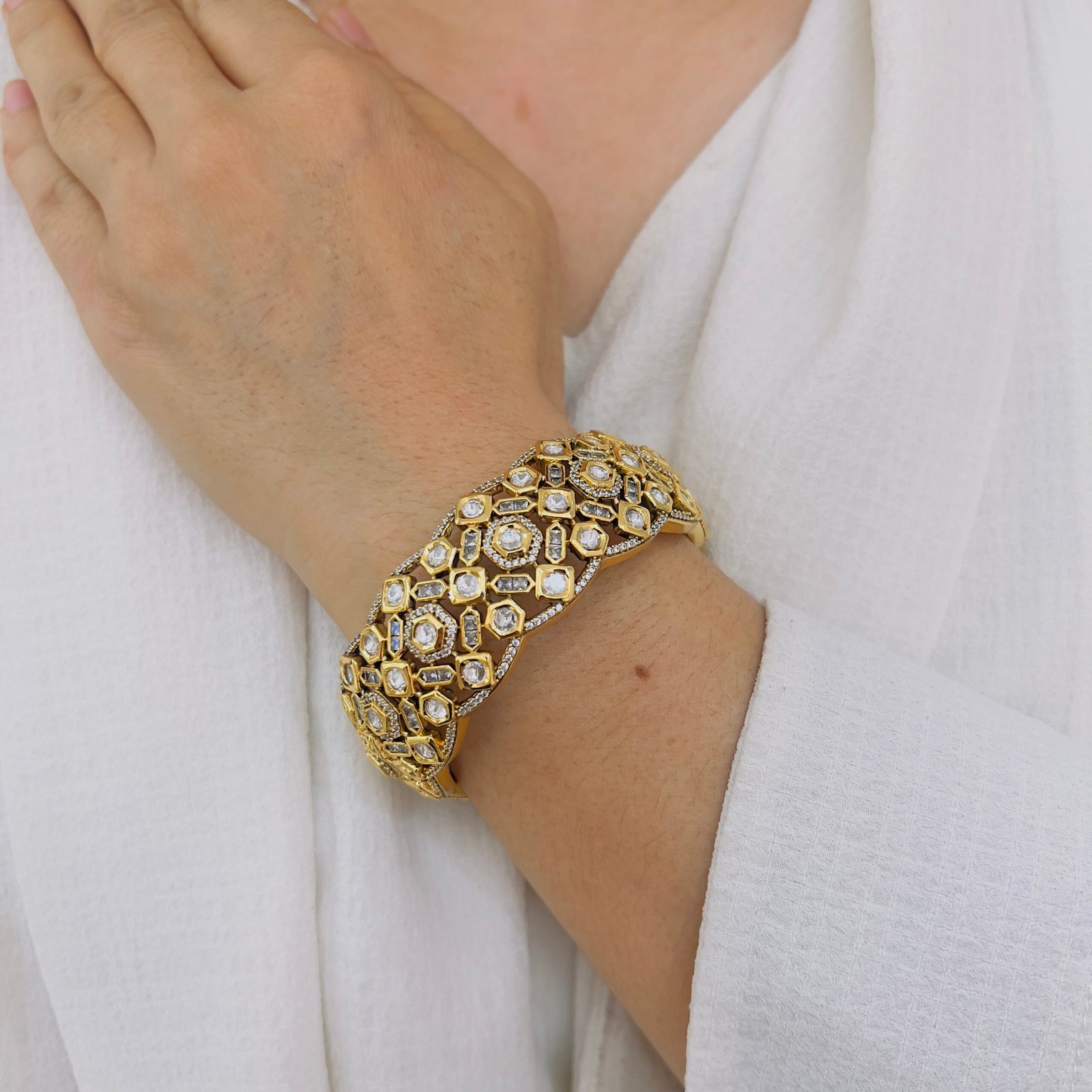Intricate Craftsmanship for Festive Styling - Image 3