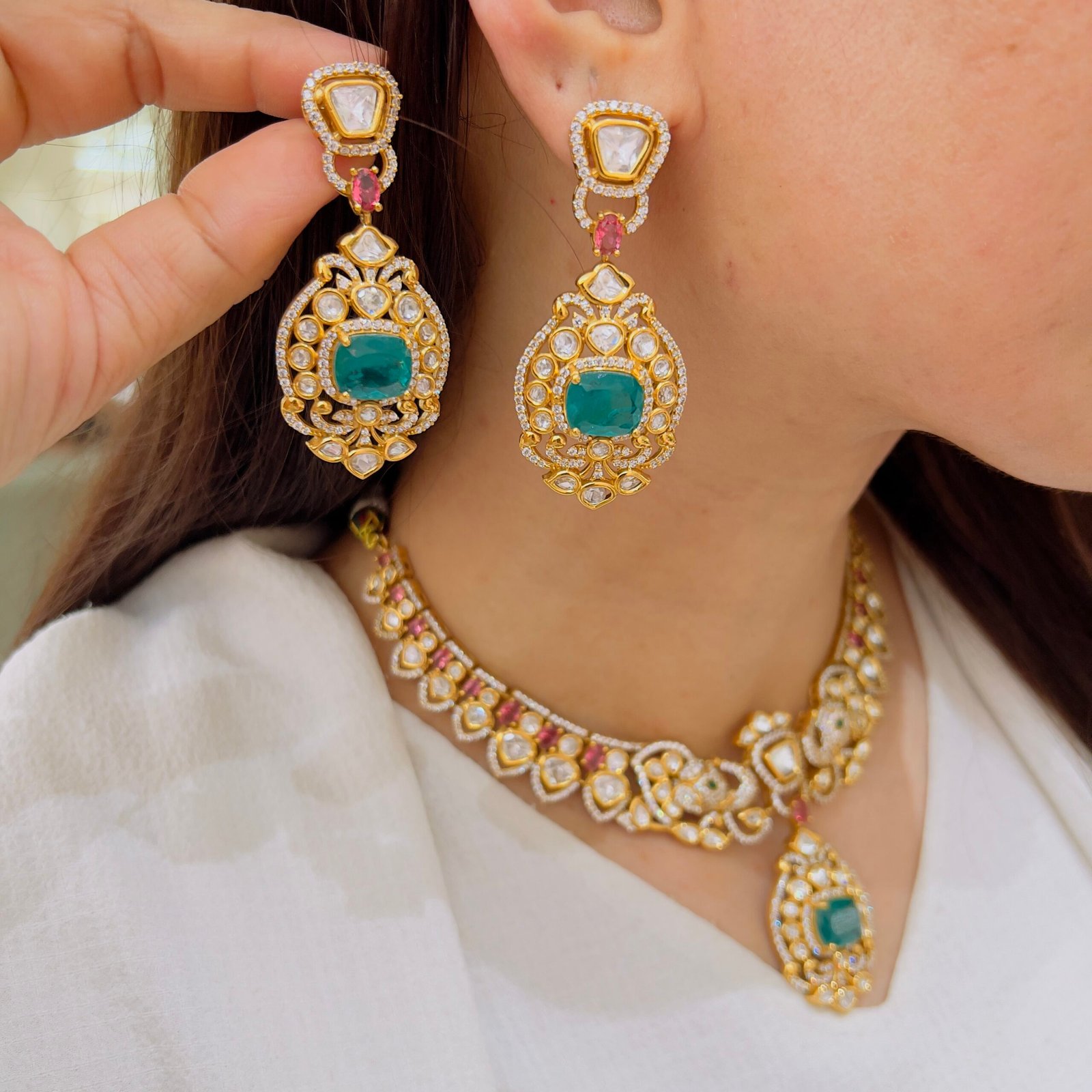Exquisite Victorian Traditional Necklace Set - Image 2