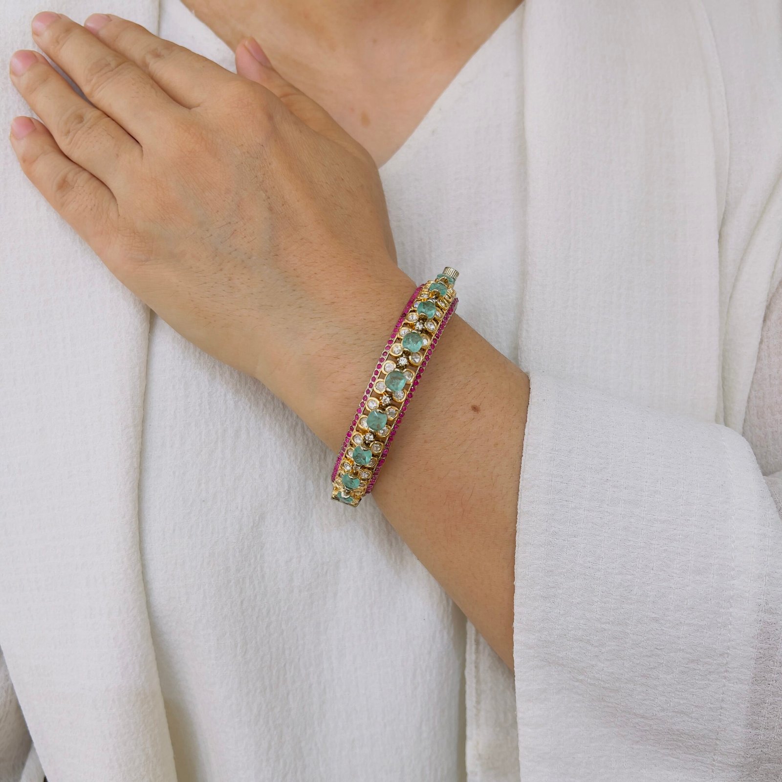 Exquisite Victorian Openable Bangle Design - Image 6