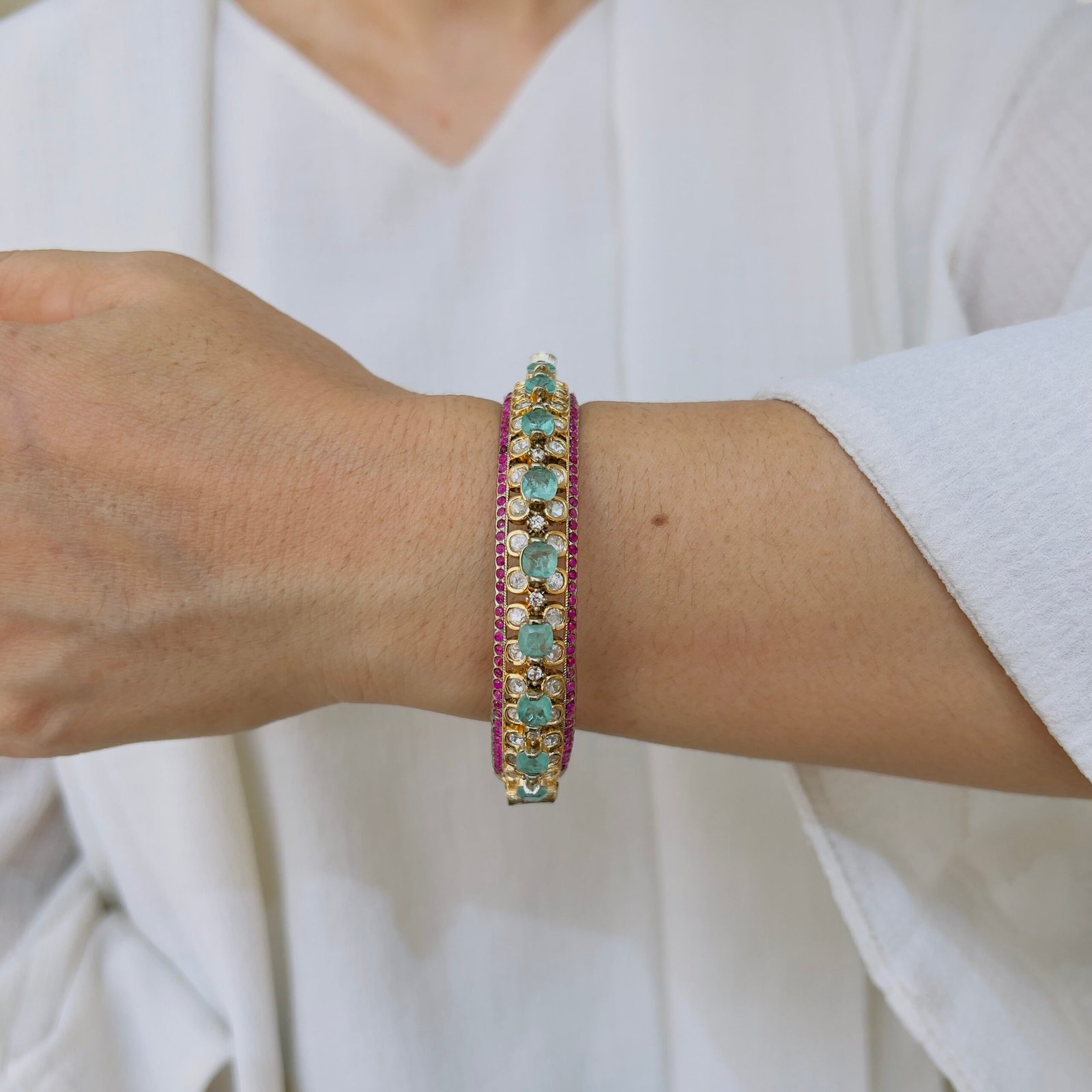 Exquisite Victorian Openable Bangle Design - Image 5
