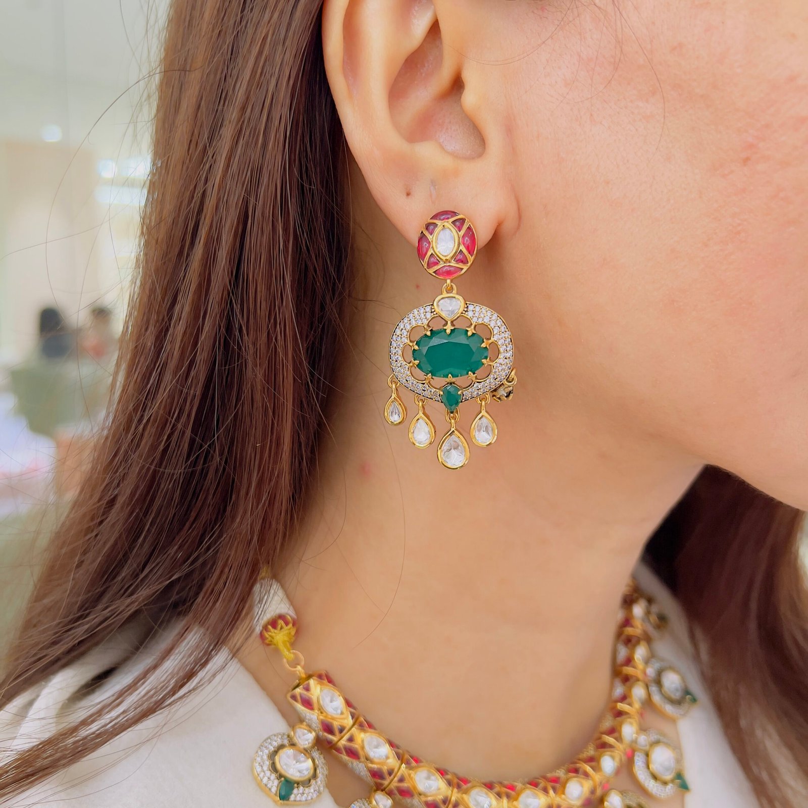 Emerald Royale Victorian Jewellery Set - Image 3