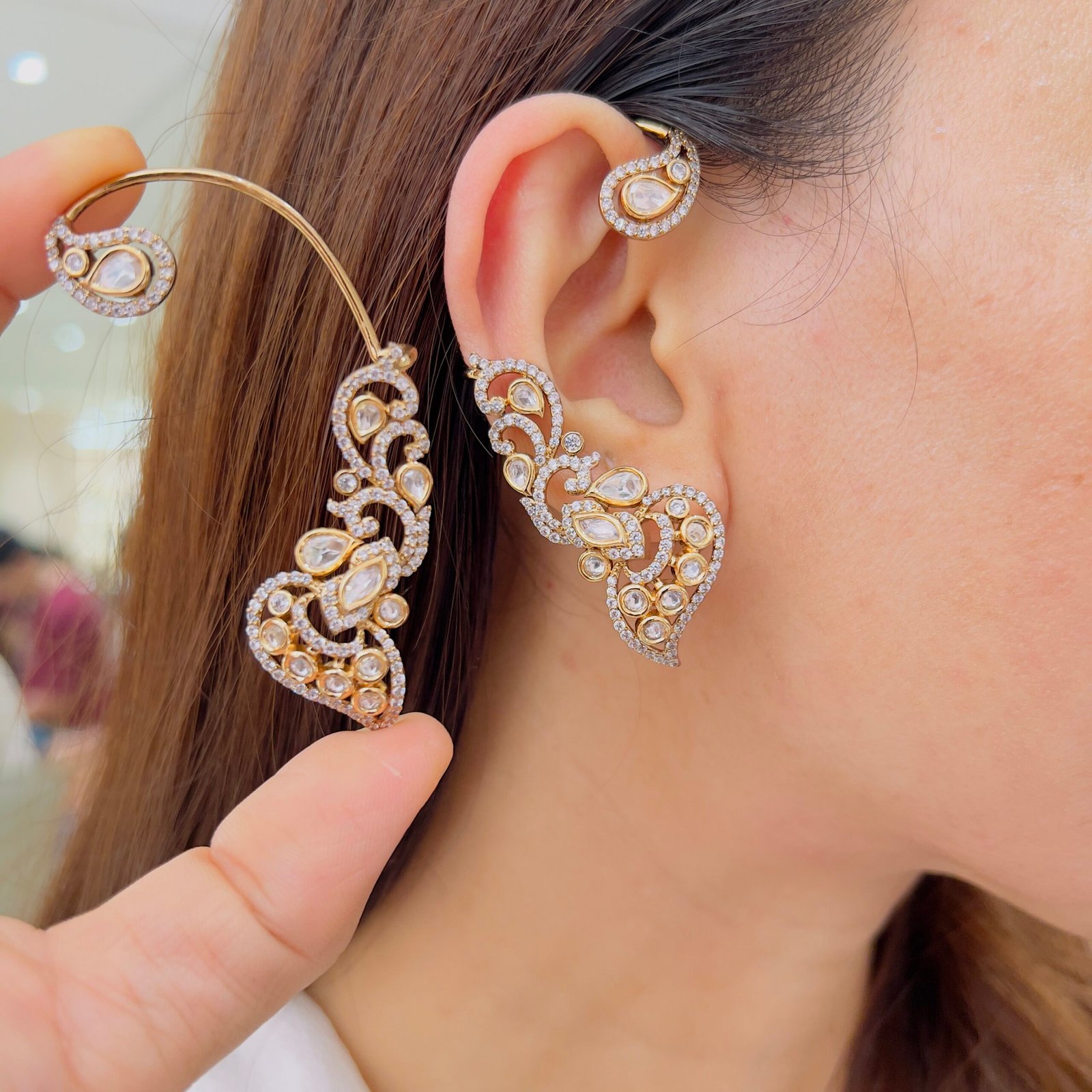 Graceful Paisley Crystal Earcuff - Image 2