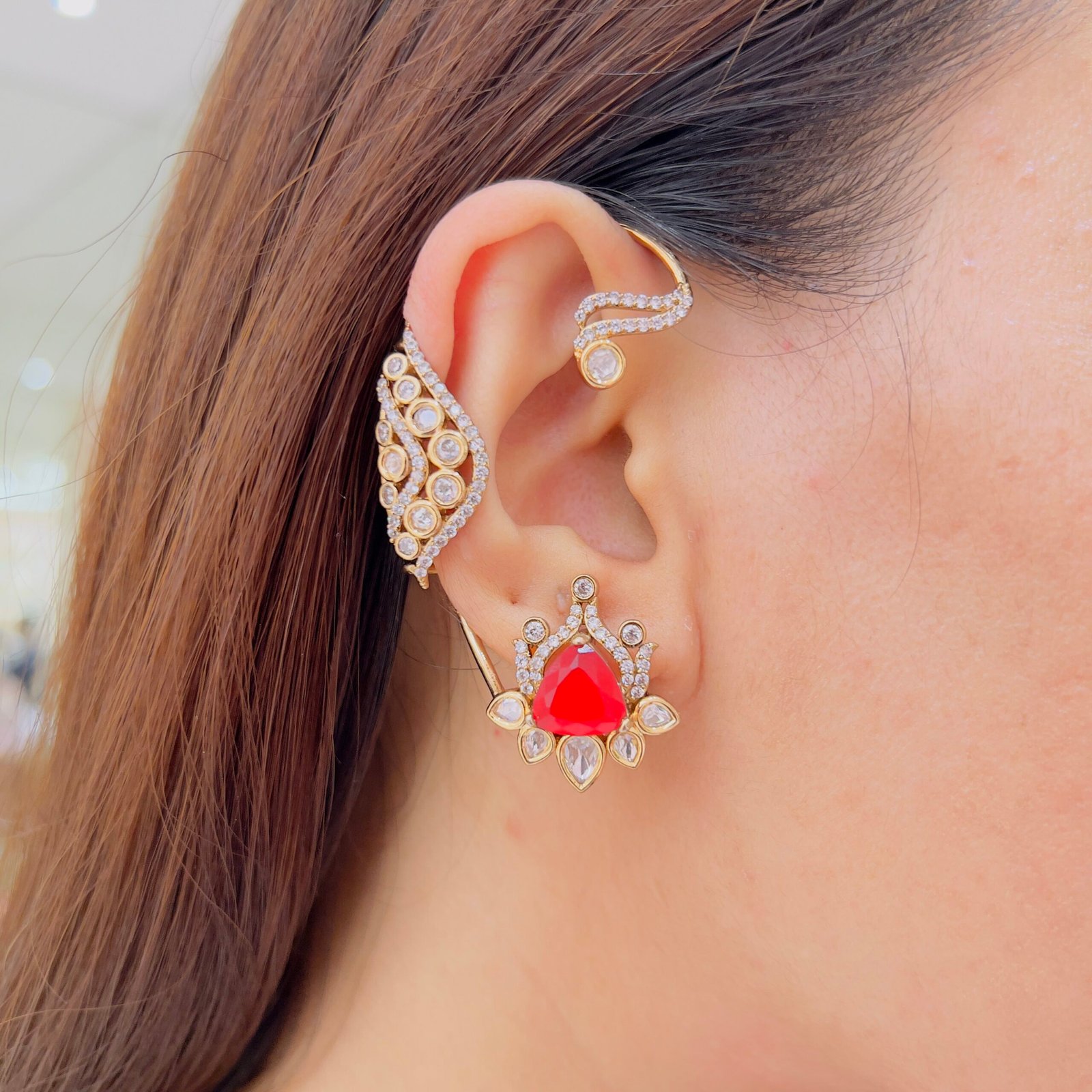 Elegant Crystal Cascade Earcuff - Image 3