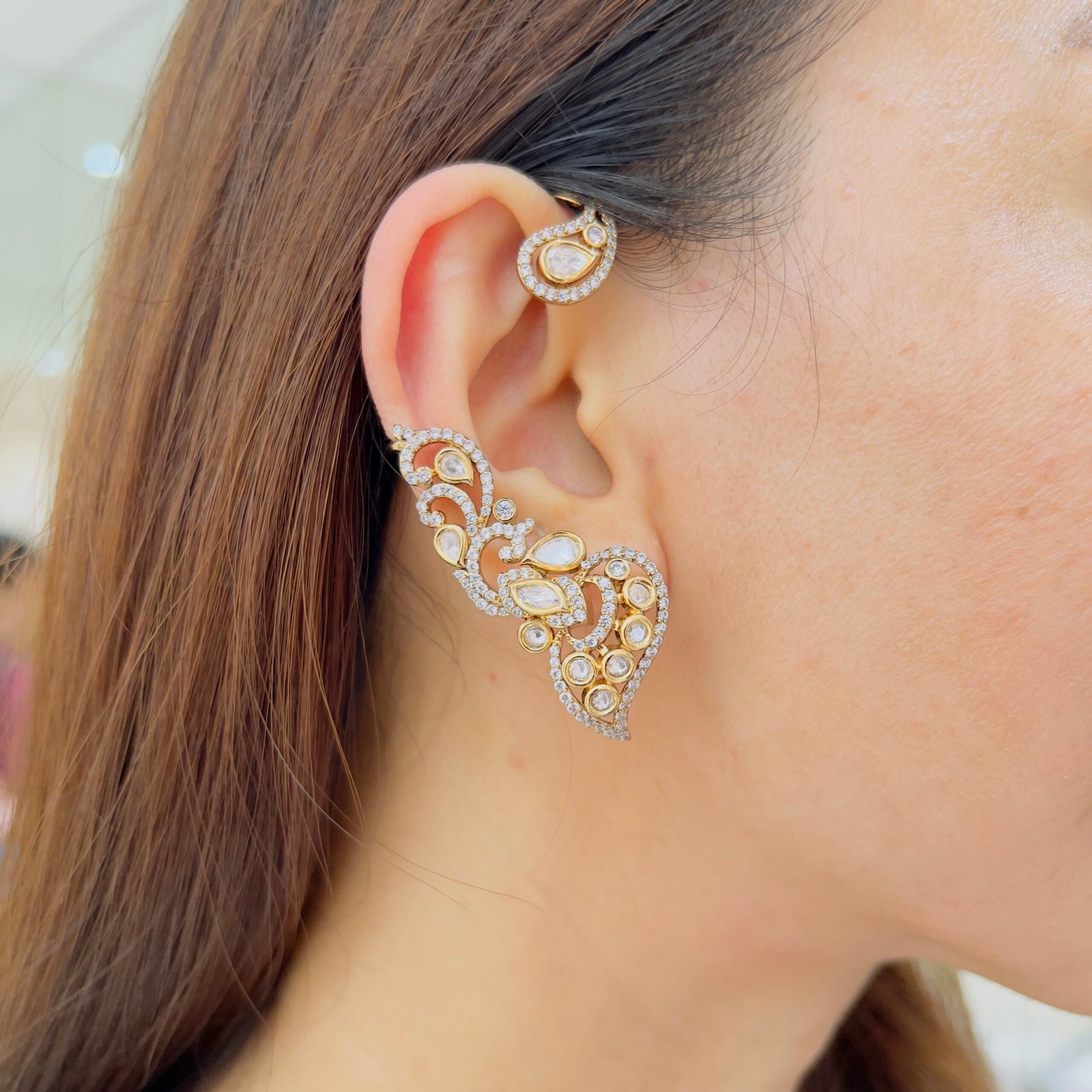 Graceful Paisley Crystal Earcuff