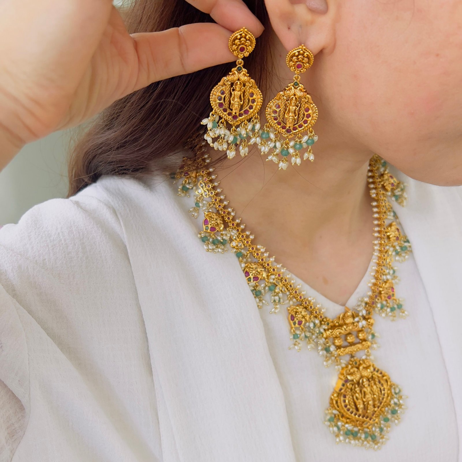 Temple Elegance Necklace & Earrings Set - Image 4