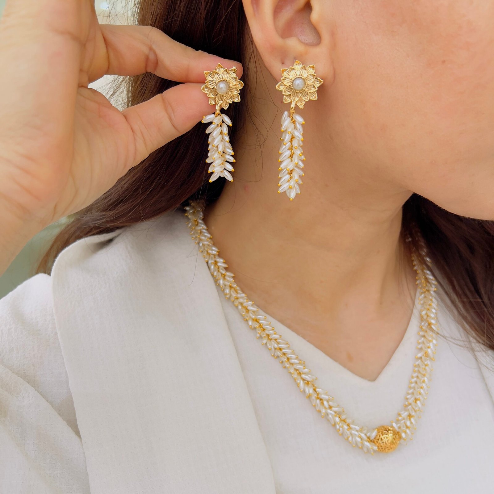 Pearl Splendour Necklace Set - Image 2